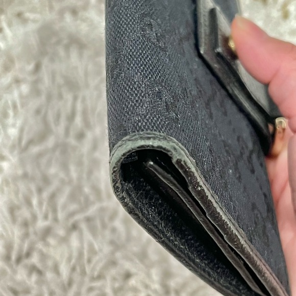 Gucci Abbey Monogram Wallet - Picture 6 of 9